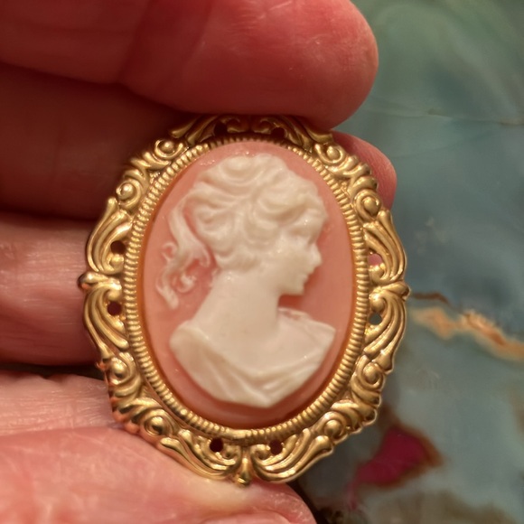 CAMEO BROOCH 1 1/2” long - Picture 12 of 12